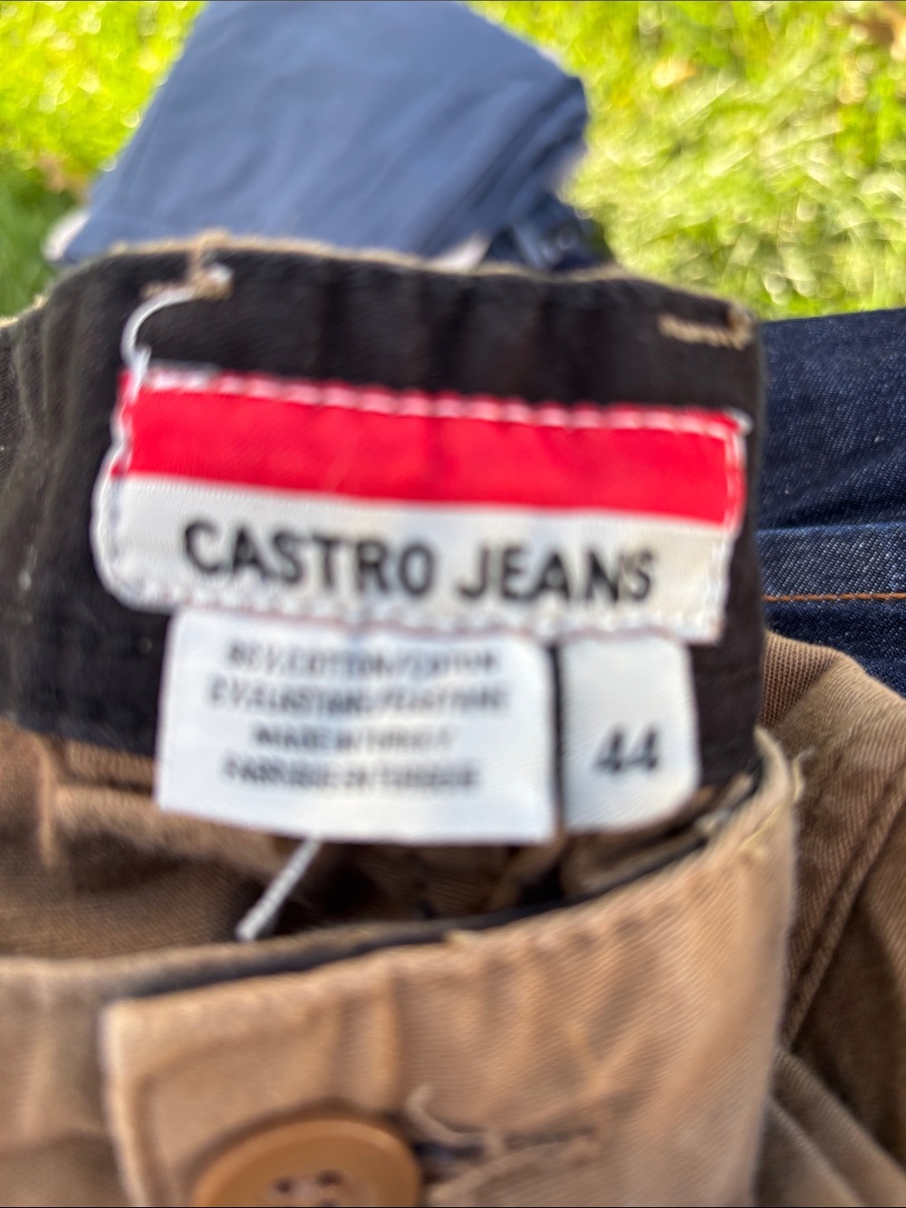 Men’s Khaki Straight-Leg Jeans